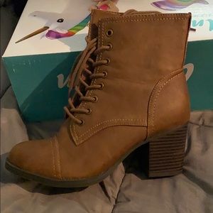 Boots with heel